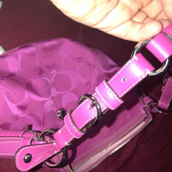 Authentic. Coach MEDIUM Laura Hobo. Tag #F14938 - Picture 4 of 4